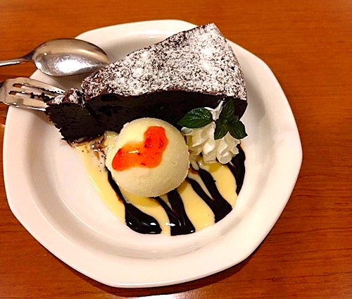 燕市吉田にあるレストラン・かりん亭。ランチもディナーも楽しめるお店でスイーツも堪能しました